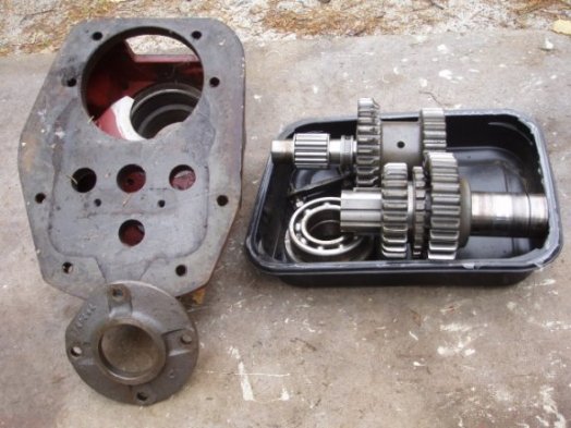 Kertojan rattaisto ja laatikko.